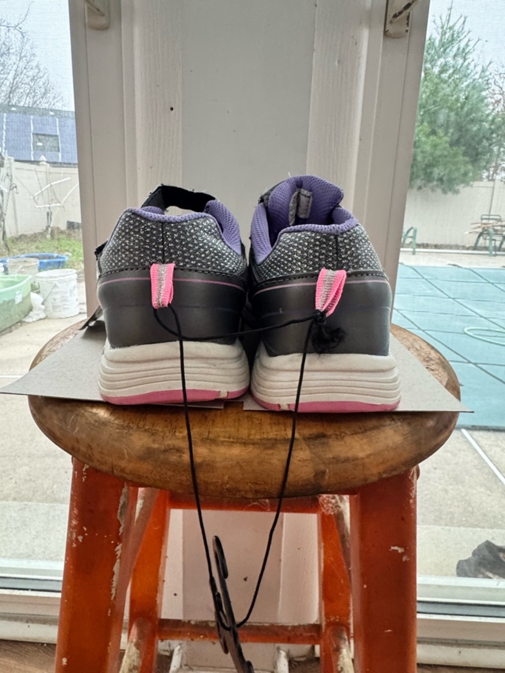 Danskin Now Girls Athletic Shoes Size 6 Gray Pink Sparkle Sneakers NWT W/Stain - Picture 7 of 11